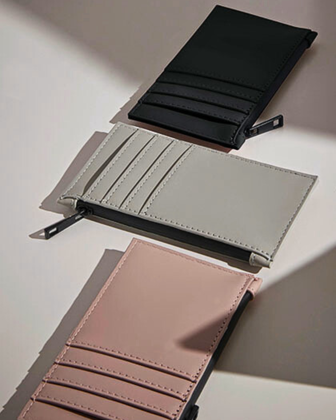 Minimal Card Keeper – Matt